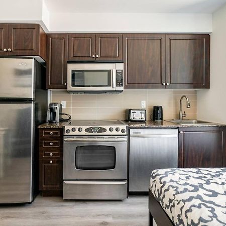 Luxury Suites Steps To Cn Tower 多伦多 外观 照片