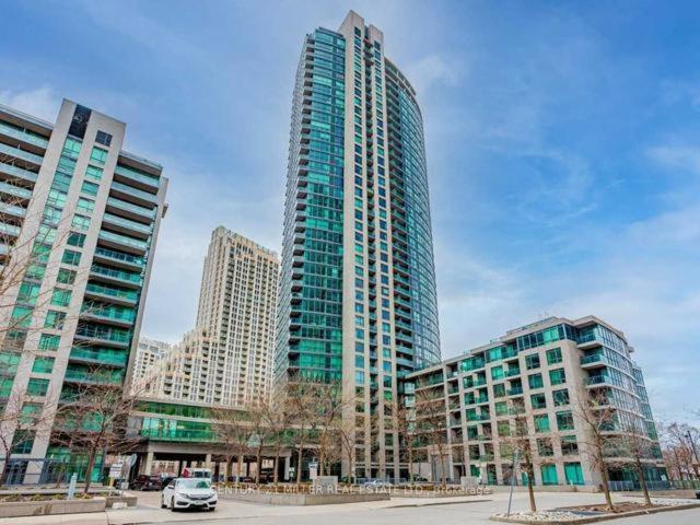 Luxury Suites Steps To Cn Tower 多伦多 外观 照片